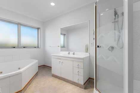 Photo of property in 24 Santa Monica Drive, Papamoa Beach, Papamoa, 3118