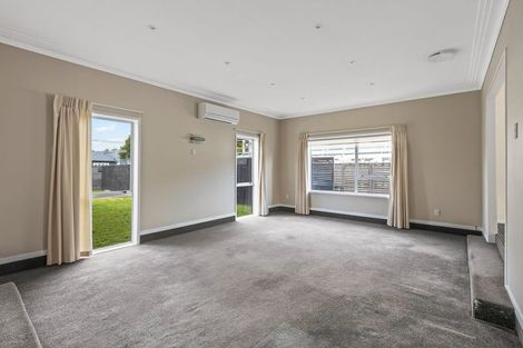 Photo of property in 15 Taikata Road, Te Atatu Peninsula, Auckland, 0610