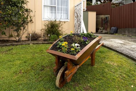 Photo of property in 11 Malaghan Grove, Johnsonville, Wellington, 6037