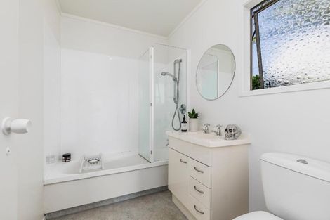 Photo of property in 2/208 Rangatira Road, Beach Haven, Auckland, 0626