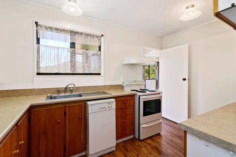 Photo of property in 8 Leo Place, Kawaha Point, Rotorua, 3010