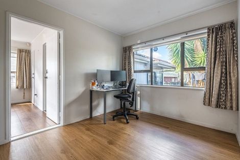 Photo of property in 36 Maugham Drive, Bucklands Beach, Auckland, 2014