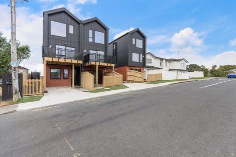 Photo of property in 1/1 Roseberry Avenue, Birkenhead, Auckland, 0626