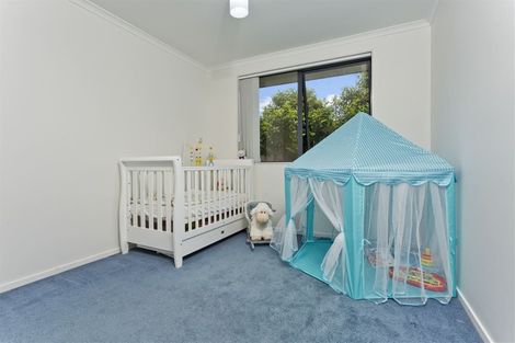 Photo of property in 16 Plumstead Rise, Glen Eden, Auckland, 0602