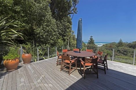 Photo of property in 10 Waitea Road, Muriwai, Waimauku, 0881