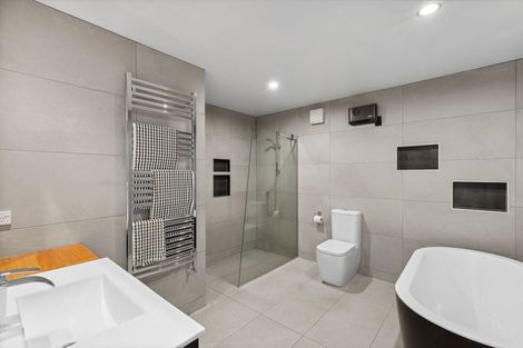 Photo of property in 289 Riverbank Road, Wanaka, 9382