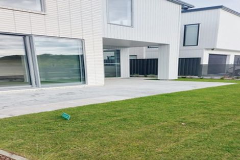 Photo of property in 25 Koreke Close, Kenepuru, Porirua, 5022