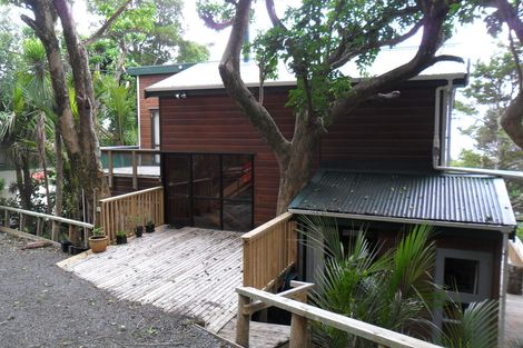 Photo of property in 103 Leigh Road, Leigh, 0985