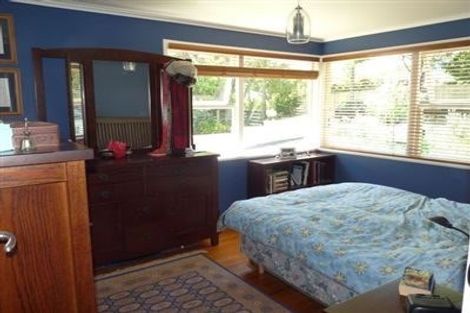 Photo of property in 42 Valley View Road, Glenfield, Auckland, 0629