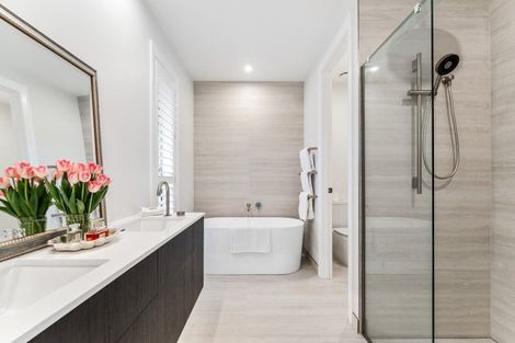 Photo of property in 32 Sandpiper Avenue, Point Wells, 0986