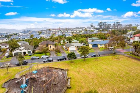 Photo of property in 27 Ponderosa Drive, Oteha, Auckland, 0632