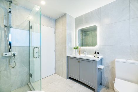 Photo of property in 18a Lydford Place, Glendene, Auckland, 0602