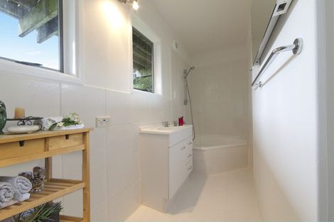 Photo of property in 29 Warner Park Avenue, Laingholm, Auckland, 0604