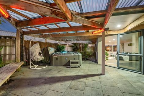 Photo of property in 6 Caulfield Place, Pukehangi, Rotorua, 3015