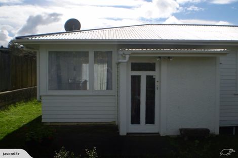 Photo of property in 16 Jamaica Place, Blockhouse Bay, Auckland, 0600