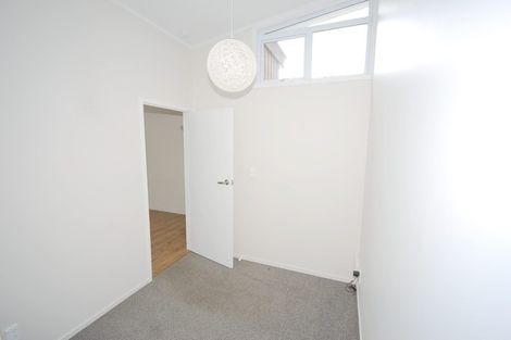 Photo of property in 2/64 Exmouth Road, Northcote, Auckland, 0627