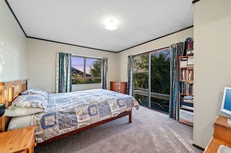 Photo of property in 100 Becroft Drive, Forrest Hill, Auckland, 0620