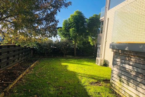 Photo of property in 1/14 Rothesay Bay Road, Rothesay Bay, Auckland, 0630