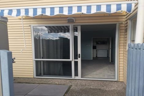 Photo of property in 10c Earl Road, Titirangi, Auckland, 0604