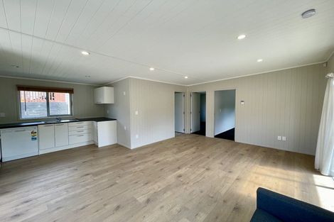 Photo of property in 14 Panzic Place, Glen Eden, Auckland, 0602