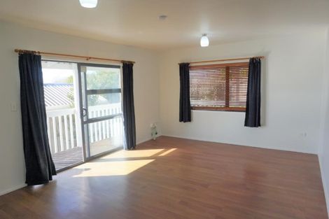 Photo of property in 1/100 Birkdale Road, Birkdale, Auckland, 0626