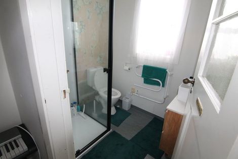 Photo of property in 14 Massey Avenue, Greenlane, Auckland, 1061