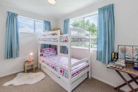 Photo of property in 10 Konini Crescent, Waikanae Beach, Waikanae, 5036