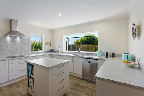 Photo of property in 3 Te Ropata Place, Waikanae Beach, Waikanae, 5036
