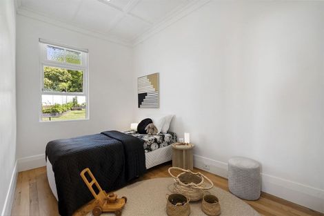 Photo of property in 16 Hinemoa Terrace, Birkenhead, Auckland, 0626