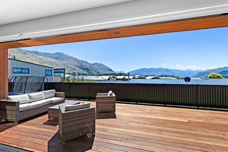 Photo of property in 18 Sapphire Spring Rise, Wanaka, 9305