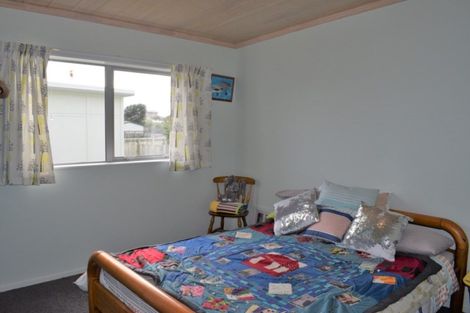 Photo of property in 17 Karaka Street, Otaki Beach, Otaki, 5512