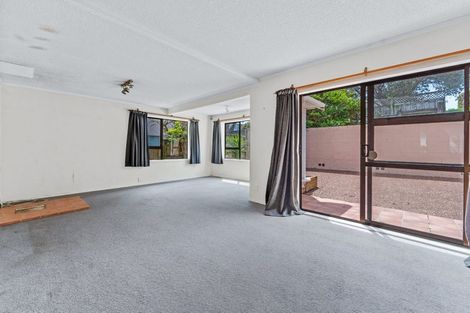 Photo of property in 226 East Coast Road, Forrest Hill, Auckland, 0620