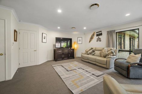 Photo of property in 21 Heaphy Place, Pukehangi, Rotorua, 3015