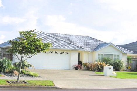 Photo of property in 30 Claremont Way, East Tamaki Heights, Auckland, 2016