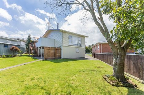 Photo of property in 32 Highbury Drive, Levin, 5510