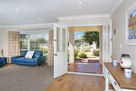 Photo of property in 1/66 Orangewood Drive, Northpark, Auckland, 2013