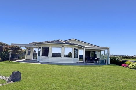 Photo of property in 5 Pukenamu Road, Rainbow Point, Taupo, 3330