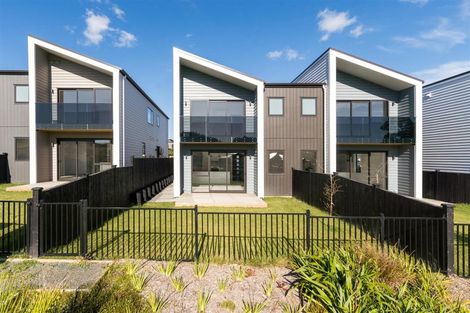 Photo of property in 8 Paparahi Place, Wainui, 0992