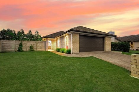 Photo of property in 12 Lombardia Way, Karaka, Papakura, 2113