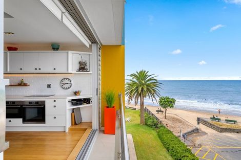 Photo of property in Seaview Apartments, 10/64 Milford Road, Milford, Auckland, 0620