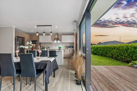 Photo of property in 8 Grenache Way, Kumeu, 0810