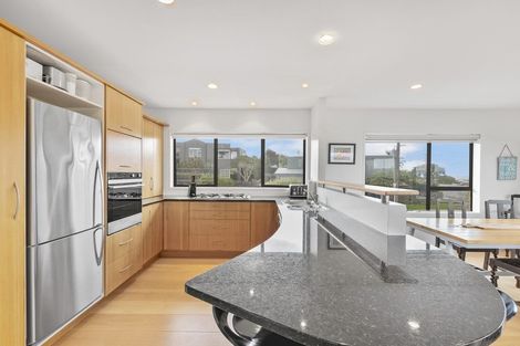 Photo of property in 1/32 Beach Road, Castor Bay, Auckland, 0620