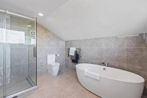 Photo of property in 4 Calypso Place, Rothesay Bay, Auckland, 0630