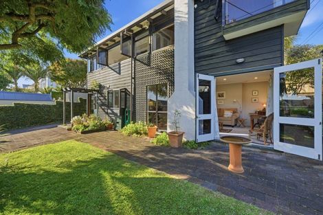 Photo of property in 2/32 Albert Road, Devonport, Auckland, 0624