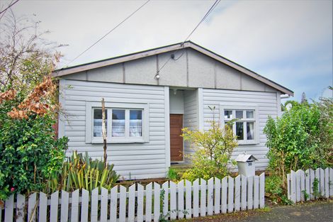 Photo of property in 30 Cambridge Terrace, Masterton, 5810