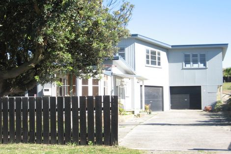 Photo of property in 32 Hunia Terrace, Himatangi Beach, Foxton, 4891