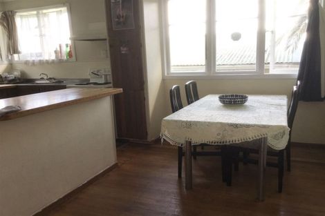 Photo of property in 35 Amberley Avenue, Te Atatu South, Auckland, 0610