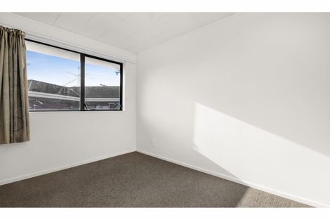 Photo of property in 1/1 Meadowvale Avenue, Forrest Hill, Auckland, 0620