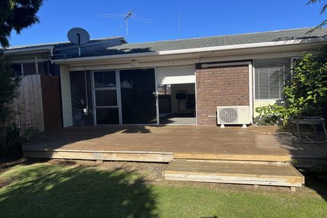 Photo of property in 2/82 Porchester Road, Papakura, 2110