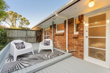 Photo of property in 1/29 King Richard Place, Browns Bay, Auckland, 0630